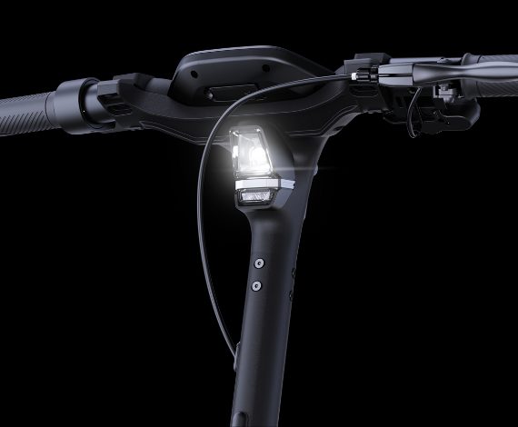 Frontansicht des Lichts vom eScooter Ninebot Segway P65D